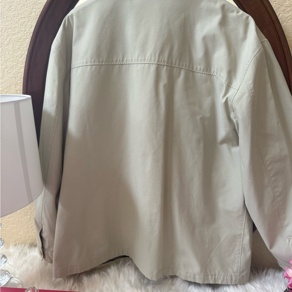 Classic Gap Men's Light Tan Jacket
XXL EUC Lightweight, Zip-Closure Cotton/Poly - Picture 7 of 12